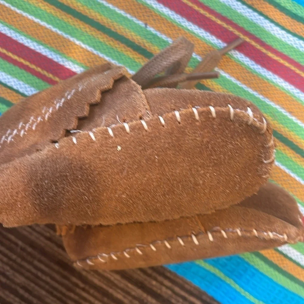 Mango baby Fringed leather boots  Rounded toe. Decorative fringing.